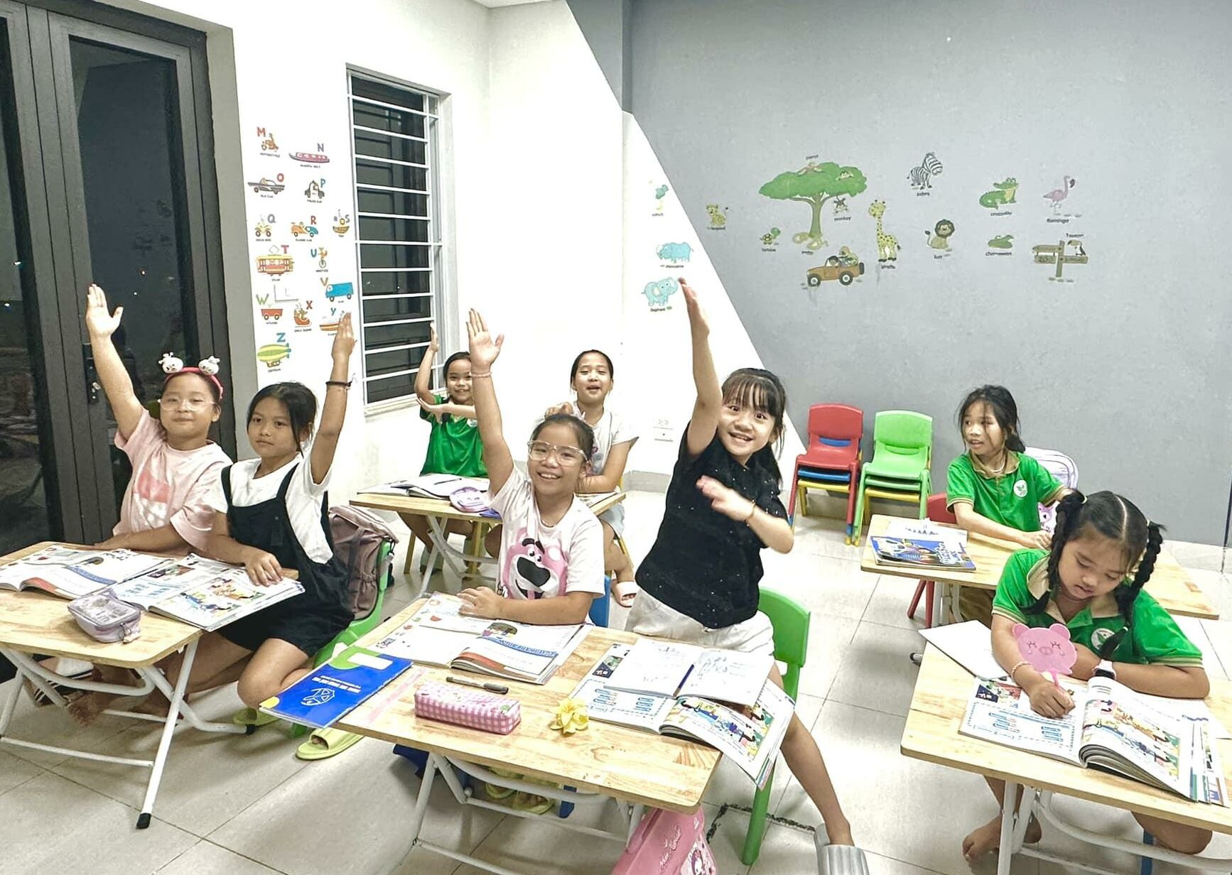 Lớp tiếng Anh bổ trợ tối VHS Kids English – Level 2 tại Trung tâm Ngoại ngữ VHS